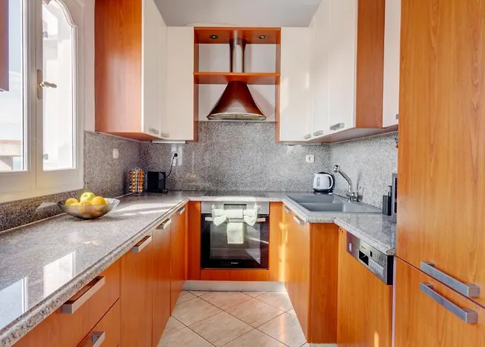 Elysia House Semesterbostad *