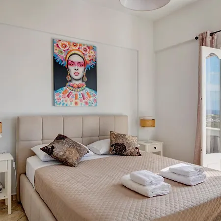 Elysia House Semesterbostad